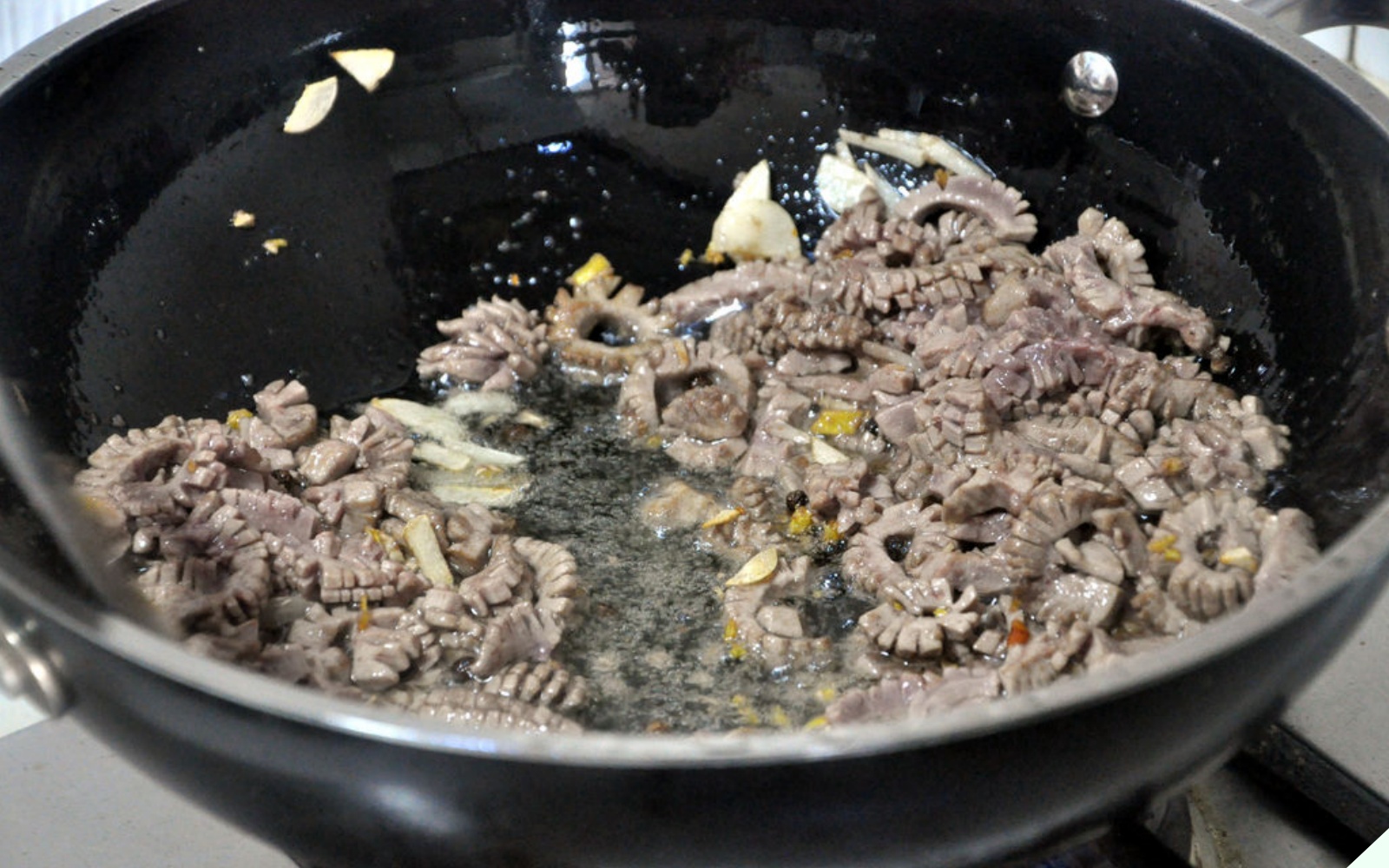 Cả con lợn chỉ có 4 lạng, mua về xào cho chồng ăn cực bổ thận, hải sâm cũng không tốt bằng - Ảnh 11.