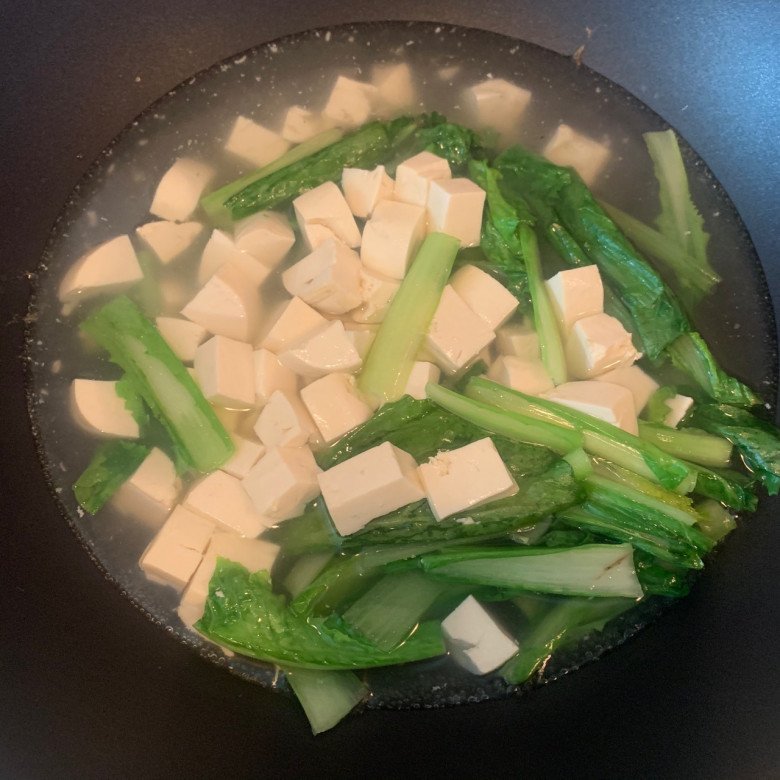 Nấu canh rau cải, thêm miếng rẻ tiền nhưng cực nhiều canxi và con có vỏ này lại ngon hơn 100 lần! - Ảnh 3.