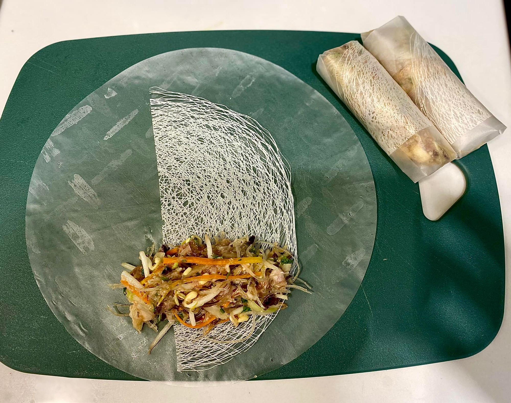 Tất tần tật bí quyết làm nem rán giòn rụm và pha nước chấm chuẩn vị. (bài Tết) - Ảnh 3. Tất tần tật bí quyết làm nem rán giòn rụm và pha nước chấm chuẩn vị. (bài Tết) - Ảnh 3.