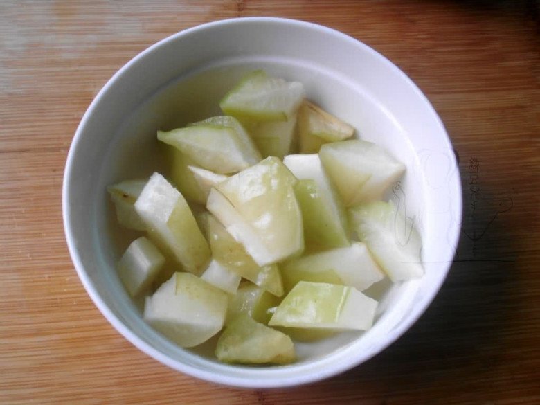 Cả con gà chỉ có 1 cái, đem xào với quả chua như giấm lại được món ngon không tưởng - Ảnh 2. Cả con gà chỉ có 1 cái, đem xào với quả chua như giấm lại được món ngon không tưởng - Ảnh 2.