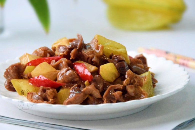 Cả con gà chỉ có 1 cái, đem xào với quả chua như giấm lại được món ngon không tưởng - Ảnh 6. Cả con gà chỉ có 1 cái, đem xào với quả chua như giấm lại được món ngon không tưởng - Ảnh 6.
