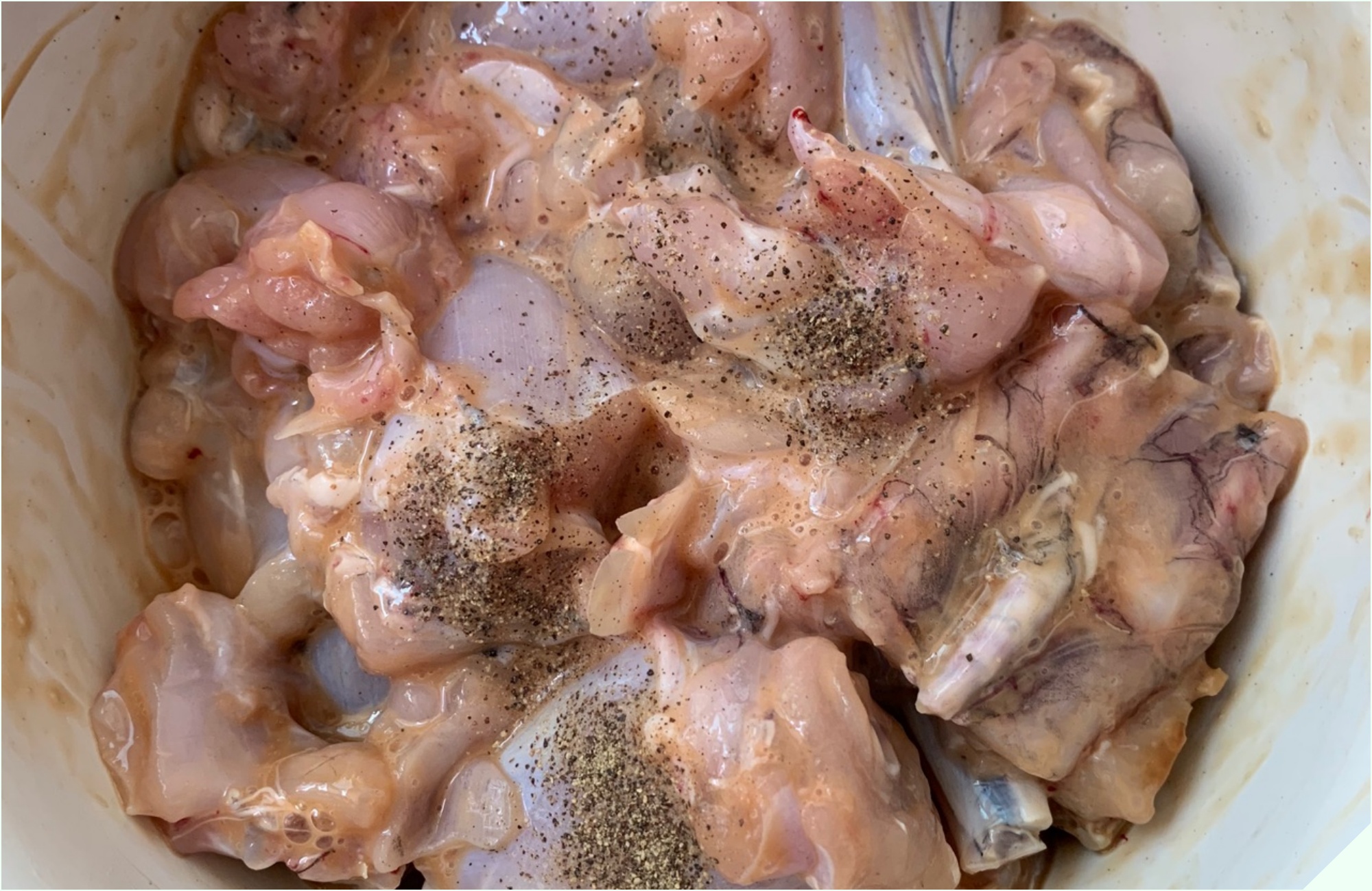 Đi chợ gặp loại thịt được ví như “vị thuốc mùa đông” mua về nấu cùng quả dài ngoằng thành món cay cay, lớn nhỏ - Ảnh 8.