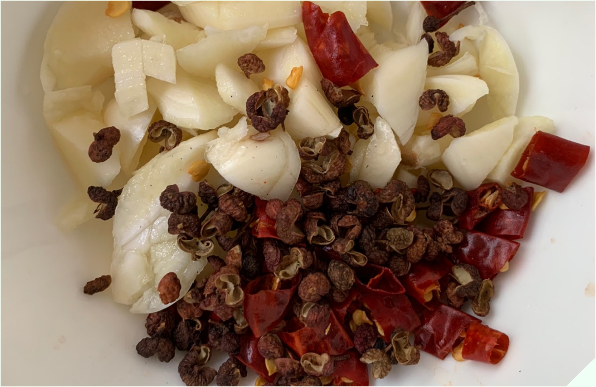 Đi chợ gặp loại thịt được ví như “vị thuốc mùa đông” mua về nấu cùng quả dài ngoằng thành món cay cay, lớn nhỏ - Ảnh 10.