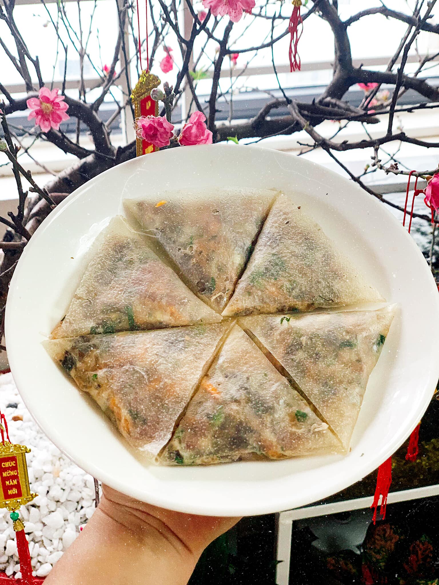 Bí quyết làm nem rán hình tam giác đẹp mắt cực dễ - Ảnh 8. Bí quyết làm nem rán hình tam giác đẹp mắt cực dễ - Ảnh 8.
