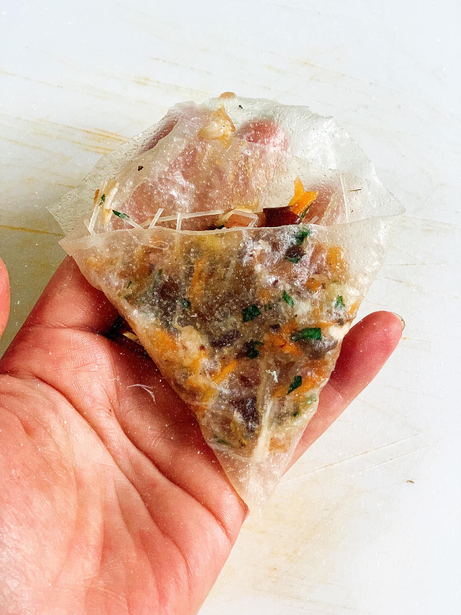 Bí quyết làm nem rán hình tam giác đẹp mắt cực dễ - Ảnh 6. Bí quyết làm nem rán hình tam giác đẹp mắt cực dễ - Ảnh 6.