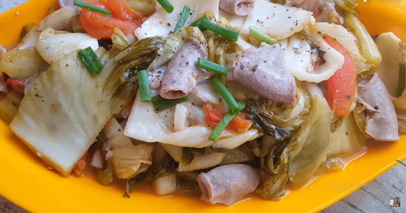 Làm lòng non đừng chỉ dùng muối, cứ cho 2 thứ này vào là lòng sạch tinh, luộc lên trắng giòn sần sật, không có - Ảnh 23.
