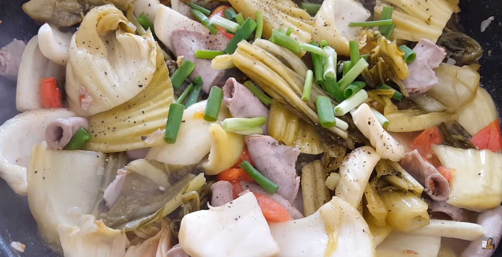 Làm lòng non đừng chỉ dùng muối, cứ cho 2 thứ này vào là lòng sạch tinh, luộc lên trắng giòn sần sật, không có - Ảnh 21.