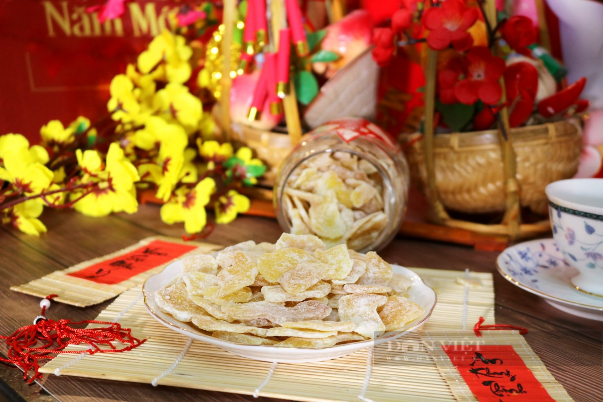 Làm mứt gừng nhớ cho vài giọt nước của loại quả này để thành phẩm lên màu đẹp, thơm ngọt dễ ăn - Ảnh 3.