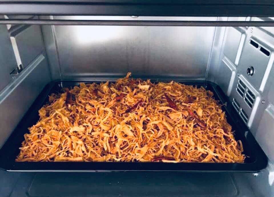 Bí quyết làm khô gà lá chanh không bị khô, lên màu đẹp (món Tết) - Ảnh 6.