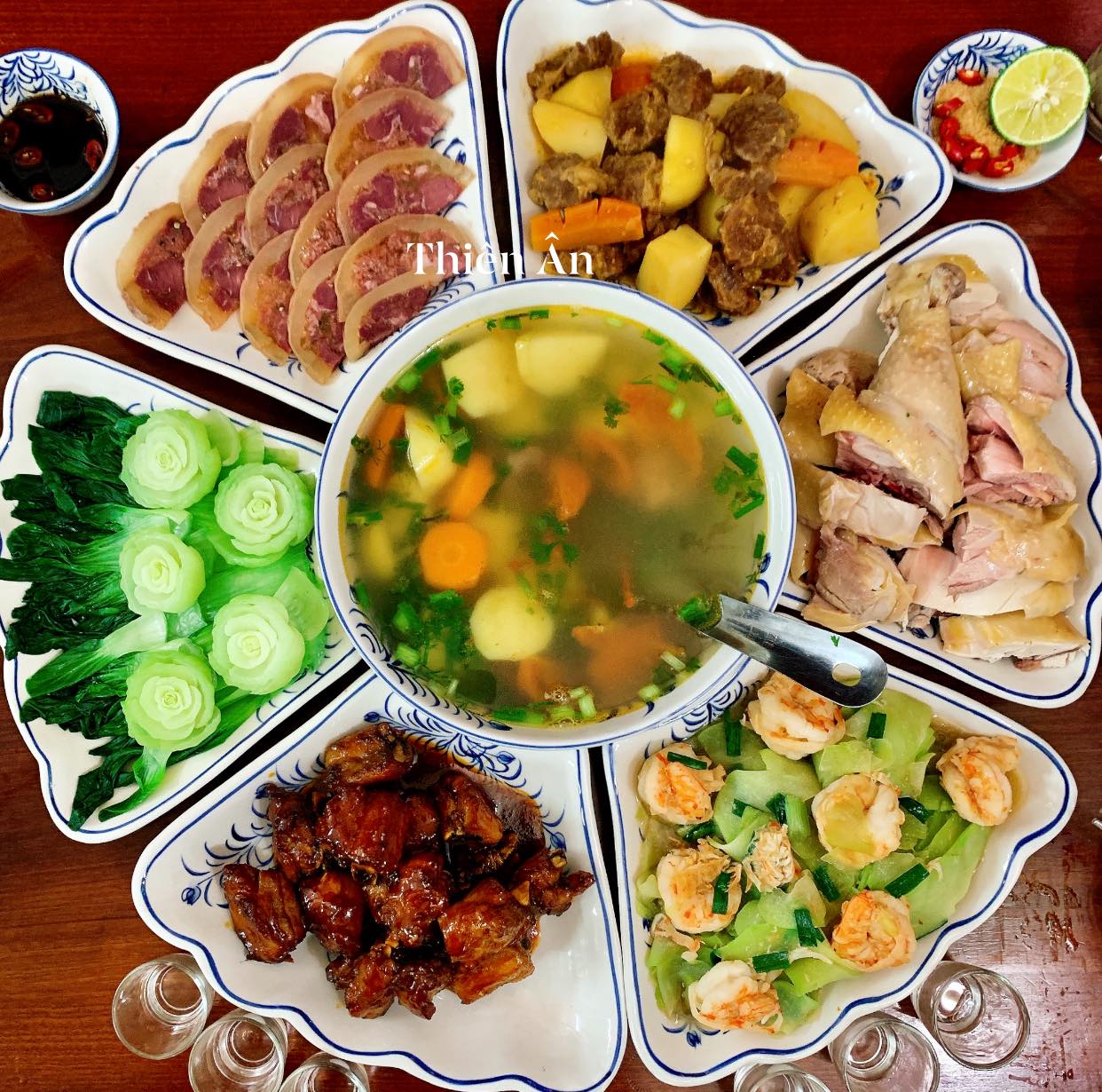 Gợi ý 4 thực đơn mâm cỗ mặn cúng rằm tháng Giêng đầy đủ tươm tất - Ảnh 3. Gợi ý 4 thực đơn mâm cỗ mặn cúng rằm tháng Giêng đầy đủ tươm tất - Ảnh 3.