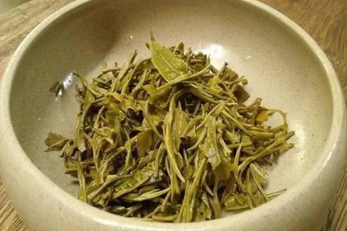 3 thứ vứt đi này khiến cho cây cảnh tươi tốt bất ngờ không mất 1 xu, không cần phân bón - Ảnh 3. 3 thứ vứt đi này khiến cho cây cảnh tươi tốt bất ngờ không mất 1 xu, không cần phân bón - Ảnh 3.