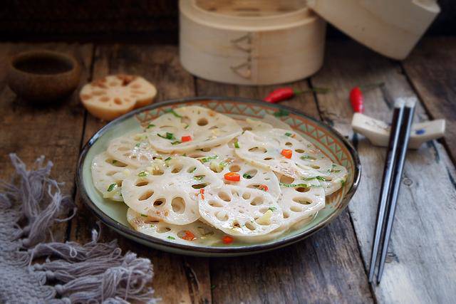 Xào củ sen cứ bị thâm đen hay dính chảo, nhớ thêm bước này miếng nào cũng trắng tinh - Ảnh 5. Xào củ sen cứ bị thâm đen hay dính chảo, nhớ thêm bước này miếng nào cũng trắng tinh - Ảnh 5.