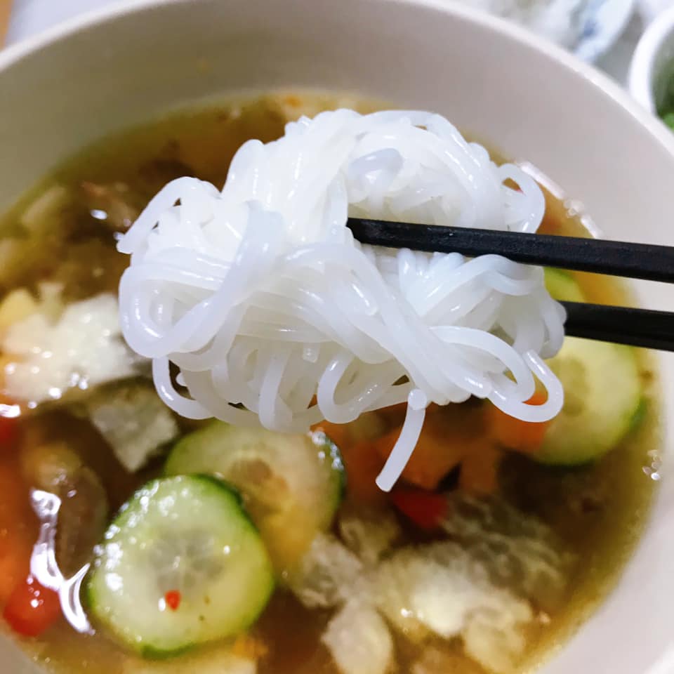 Mách bạn cách pha nước chấm bún chả ngon như ngoài hàng - Ảnh 2.