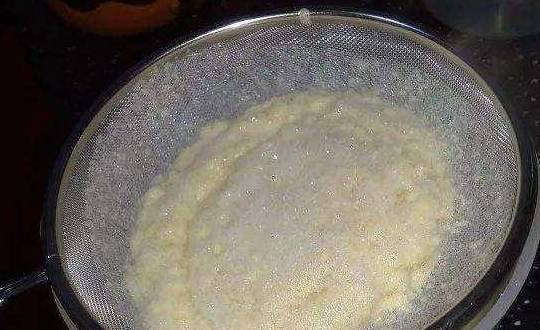 Để cây cảnh ra hoa rực rỡ, không cần mua phân bón, kiếm trong bếp là đủ "đạm, lân, kali" - Ảnh 2.