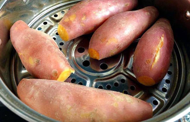 Hấp khoai đừng cho ngay vào nồi, thêm 2 bước nữa khoai mới ngọt, bùi - Ảnh 3.