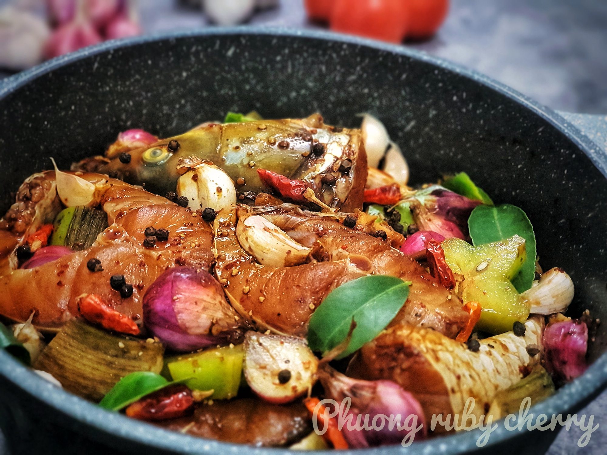 Kho cá trắm đừng thêm nước mà cho loại lá này đảm bảo ngon tuyệt - Ảnh 1. Kho cá trắm đừng thêm nước mà cho loại lá này đảm bảo ngon tuyệt - Ảnh 1.