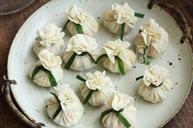 Tự tay làm há cảo “túi tiền rủng rỉnh” cho một năm mới đầy tài lộc - Ảnh 6. Tự tay làm há cảo “túi tiền rủng rỉnh” cho một năm mới đầy tài lộc - Ảnh 6.