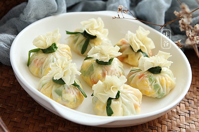 Tự tay làm há cảo “túi tiền rủng rỉnh” cho một năm mới đầy tài lộc - Ảnh 7. Tự tay làm há cảo “túi tiền rủng rỉnh” cho một năm mới đầy tài lộc - Ảnh 7.