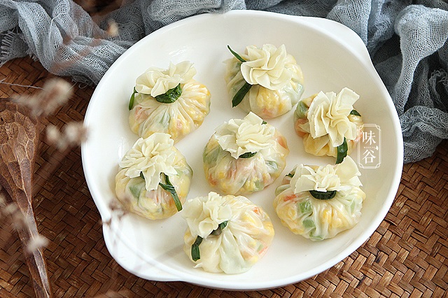 Tự tay làm há cảo “túi tiền rủng rỉnh” cho một năm mới đầy tài lộc - Ảnh 1. Tự tay làm há cảo “túi tiền rủng rỉnh” cho một năm mới đầy tài lộc - Ảnh 1.