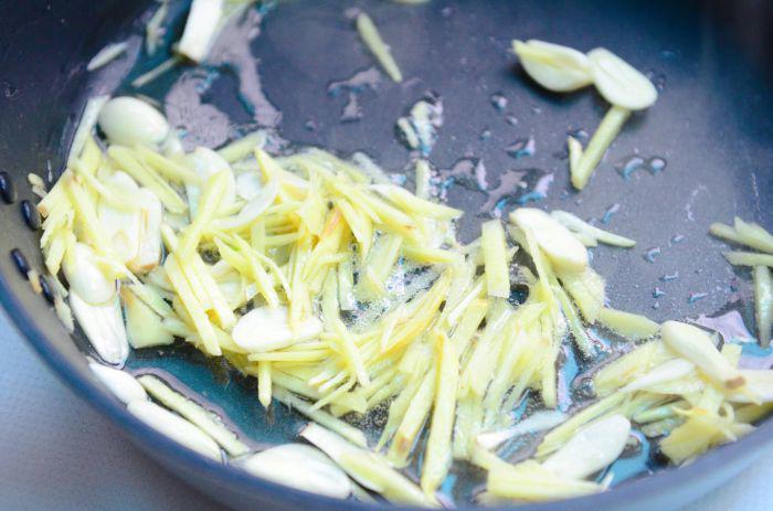 Xào mề gà đừng cho vào nồi trực tiếp, thêm bước này mề càng giòn không dai khô - Ảnh 4.