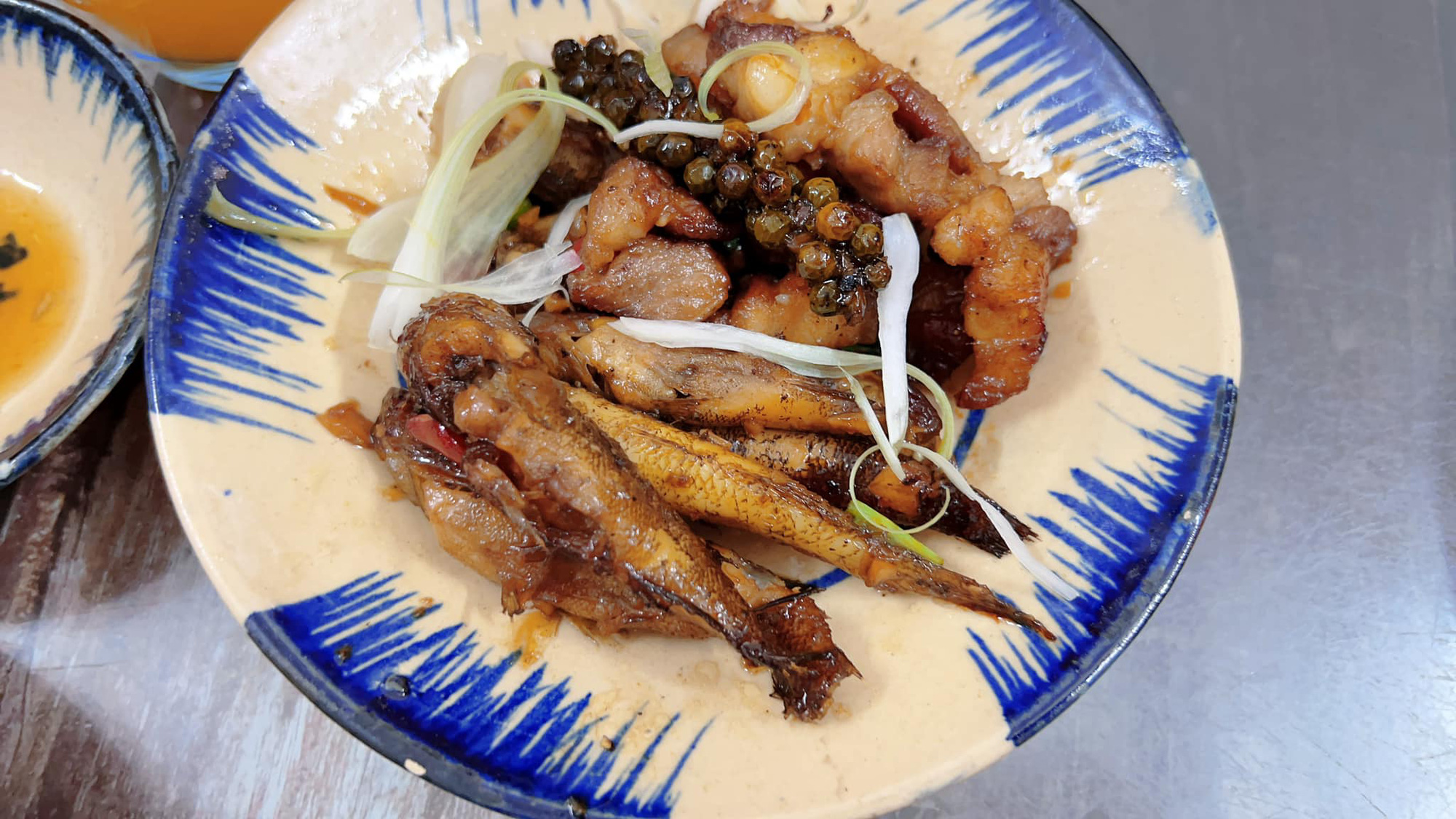 Mẹo nhỏ để cá bống kho tiêu cứng thịt, không tanh - Ảnh 1. Mẹo nhỏ để cá bống kho tiêu cứng thịt, không tanh - Ảnh 1.