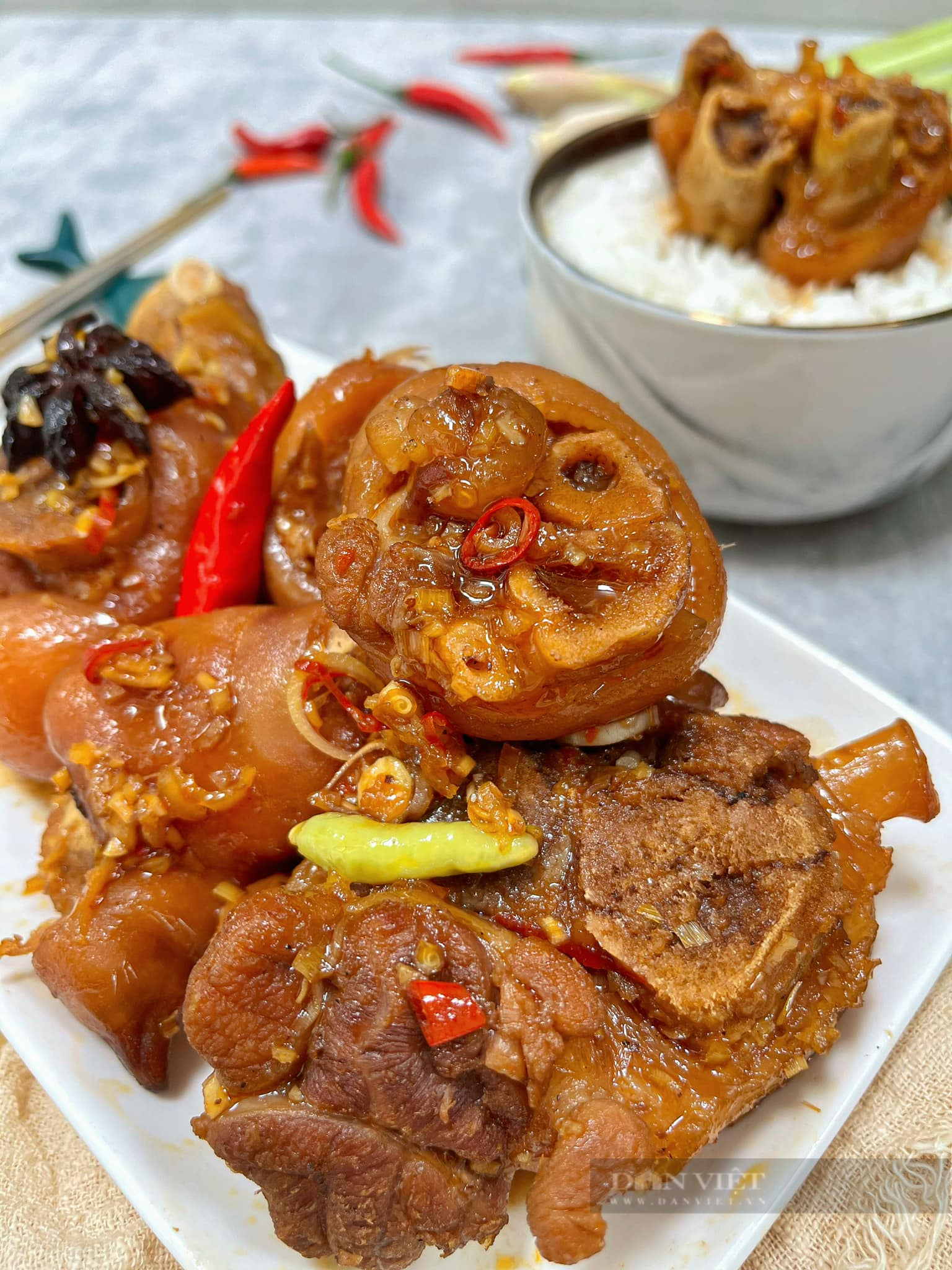 Giò heo kho với loại nước quen thuộc này đảm bảo ngon tuyệt - Ảnh 1.