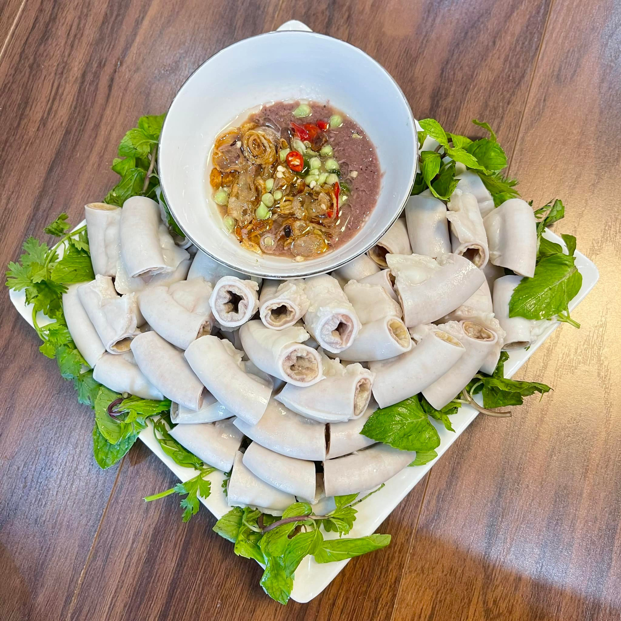 Lòng heo luộc muốn vừa trắng lại vừa giòn thì phải bỏ túi ngay bí quyết này nha chị em! - Ảnh 4. Lòng heo luộc muốn vừa trắng lại vừa giòn thì phải bỏ túi ngay bí quyết này nha chị em! - Ảnh 4.