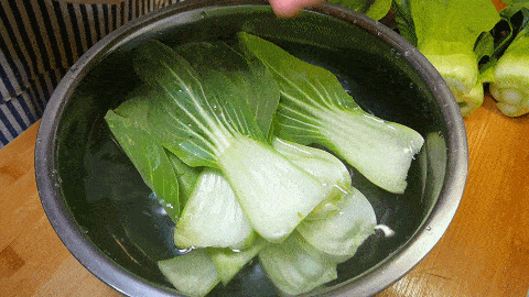 Mẹo xào rau cải chíp với nấm hương, ăn ngon hơn thịt - Ảnh 2. Mẹo xào rau cải chíp với nấm hương, ăn ngon hơn thịt - Ảnh 2.