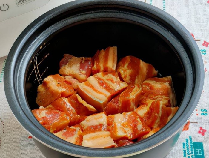 Thả ba chỉ vào nồi cơm điện, 30 phút sau được món thịt kho tốn cơm vô cùng - Ảnh 3. Thả ba chỉ vào nồi cơm điện, 30 phút sau được món thịt kho tốn cơm vô cùng - Ảnh 3.