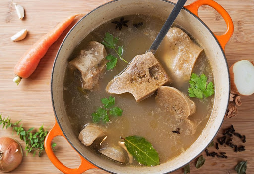 Xương bò mua về cứ thả vào nồi nước này là không sợ hôi, nước dùng trong vắt - Ảnh 5. Xương bò mua về cứ thả vào nồi nước này là không sợ hôi, nước dùng trong vắt - Ảnh 5.