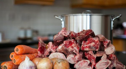 Xương bò mua về cứ thả vào nồi nước này là không sợ hôi, nước dùng trong vắt - Ảnh 1. Xương bò mua về cứ thả vào nồi nước này là không sợ hôi, nước dùng trong vắt - Ảnh 1.