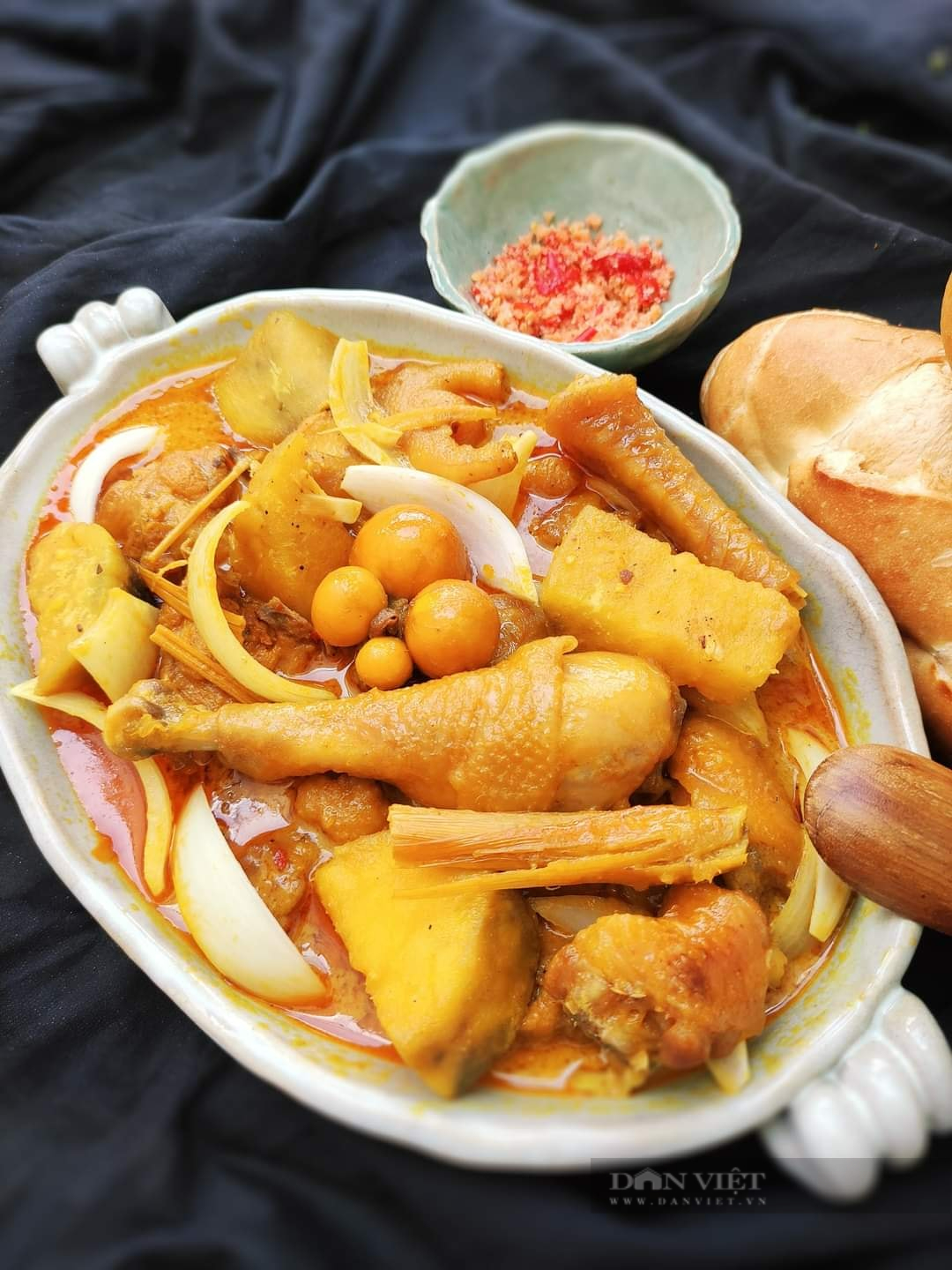 Cách nêm gia vị chuẩn để có món cà ri gà thơm ngon đậm đà - Ảnh 1.