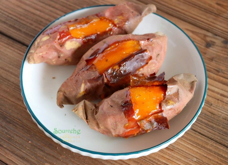 Nướng khoai lang mãi không ra mật, đầu bếp mách hóa ra bạn quên 3 điều này! - Ảnh 1.