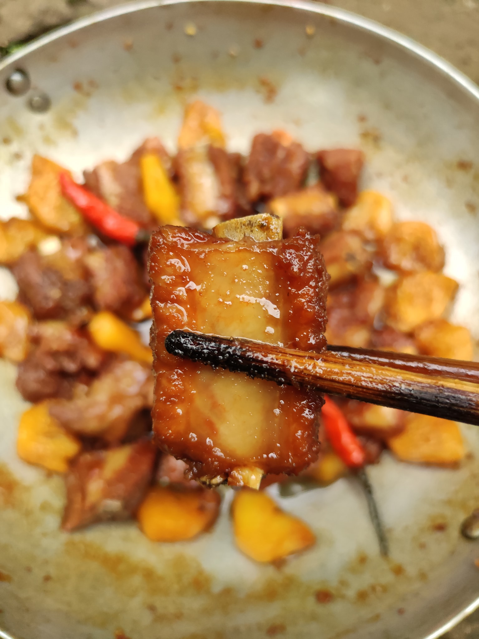 Kho sườn non với loại quả này vừa ngon vừa có màu đẹp - Ảnh 4. Kho sườn non với loại quả này vừa ngon vừa có màu đẹp - Ảnh 4.