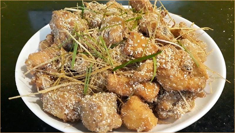 4 cách làm gà rang muối ngon khó cưỡng, mẹ đảm hãy học ngay - Ảnh 6. 4 cách làm gà rang muối ngon khó cưỡng, mẹ đảm hãy học ngay - Ảnh 6.