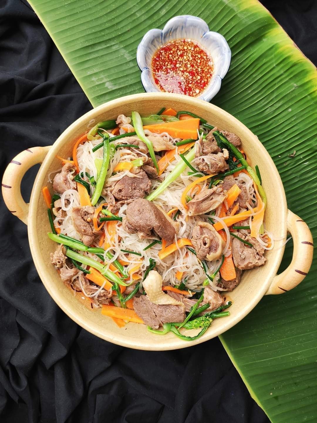Để sợi hủ tiếu không bị nát dính khi xào, tuyệt đối không cho ngay vào chảo mà phải làm bước này - Ảnh 8.