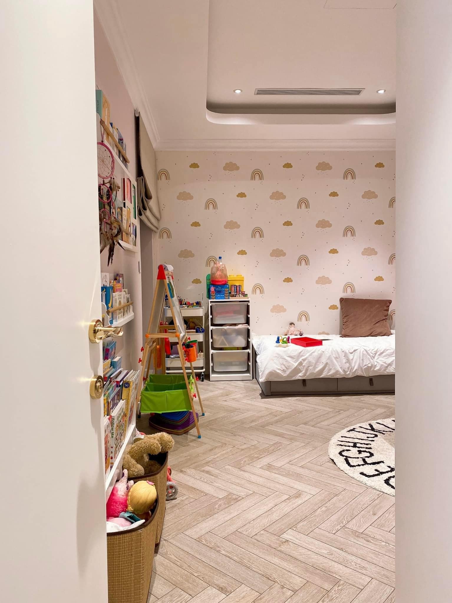 Căn hộ 90m2 theo phong cách bán cổ điển có view Hồ Tây đẹp "mê ly" của mẹ trẻ Hà Thành - Ảnh 9. Nhà đẹp: Căn hộ 90m2 theo phong cách bán cổ điển có view Hồ Tây đẹp "mê ly" của mẹ trẻ Hà Thành - Ảnh 9.
