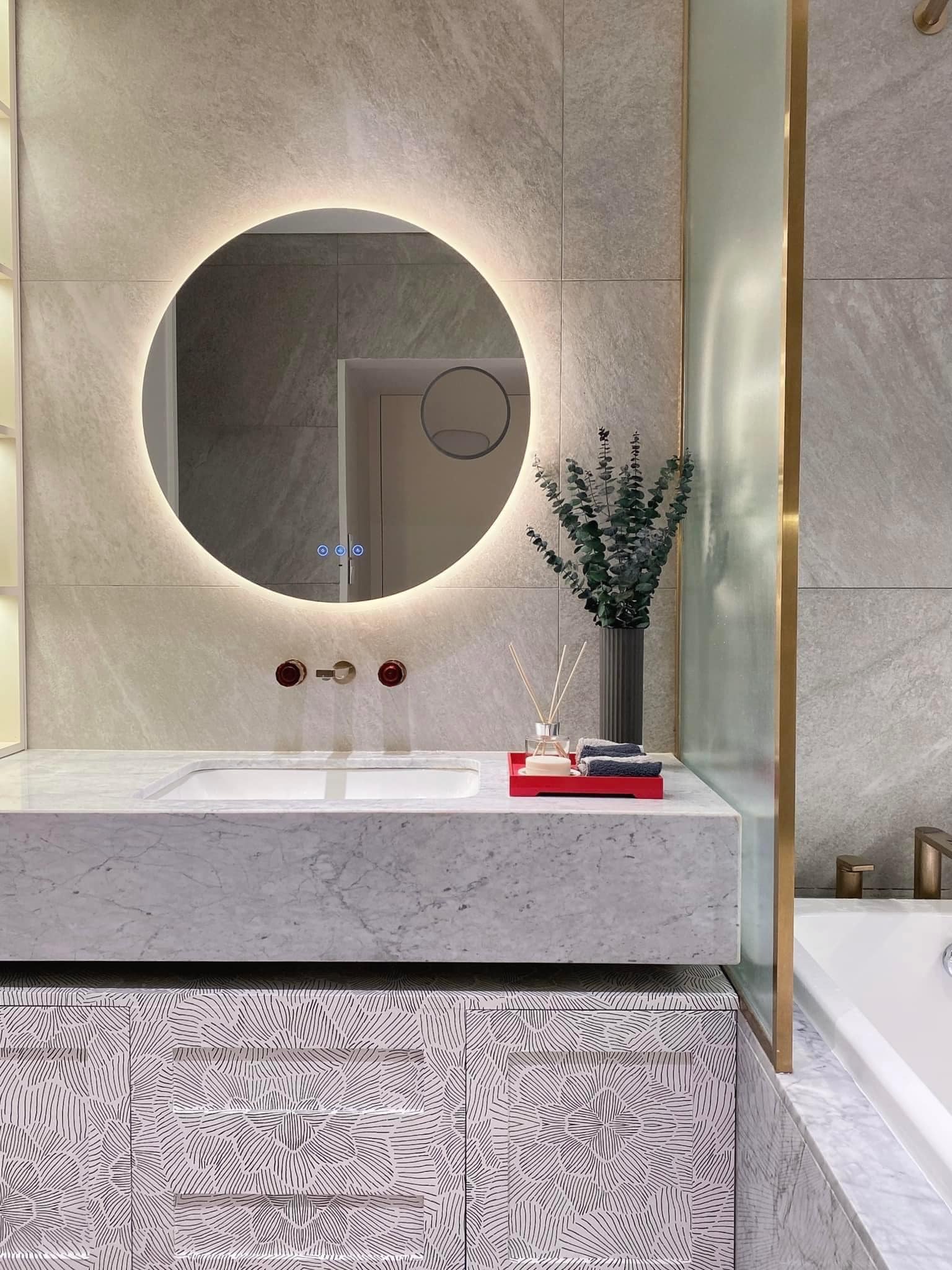 Căn hộ 90m2 theo phong cách bán cổ điển có view Hồ Tây đẹp "mê ly" của mẹ trẻ Hà Thành - Ảnh 8. Nhà đẹp: Căn hộ 90m2 theo phong cách bán cổ điển có view Hồ Tây đẹp "mê ly" của mẹ trẻ Hà Thành - Ảnh 8.