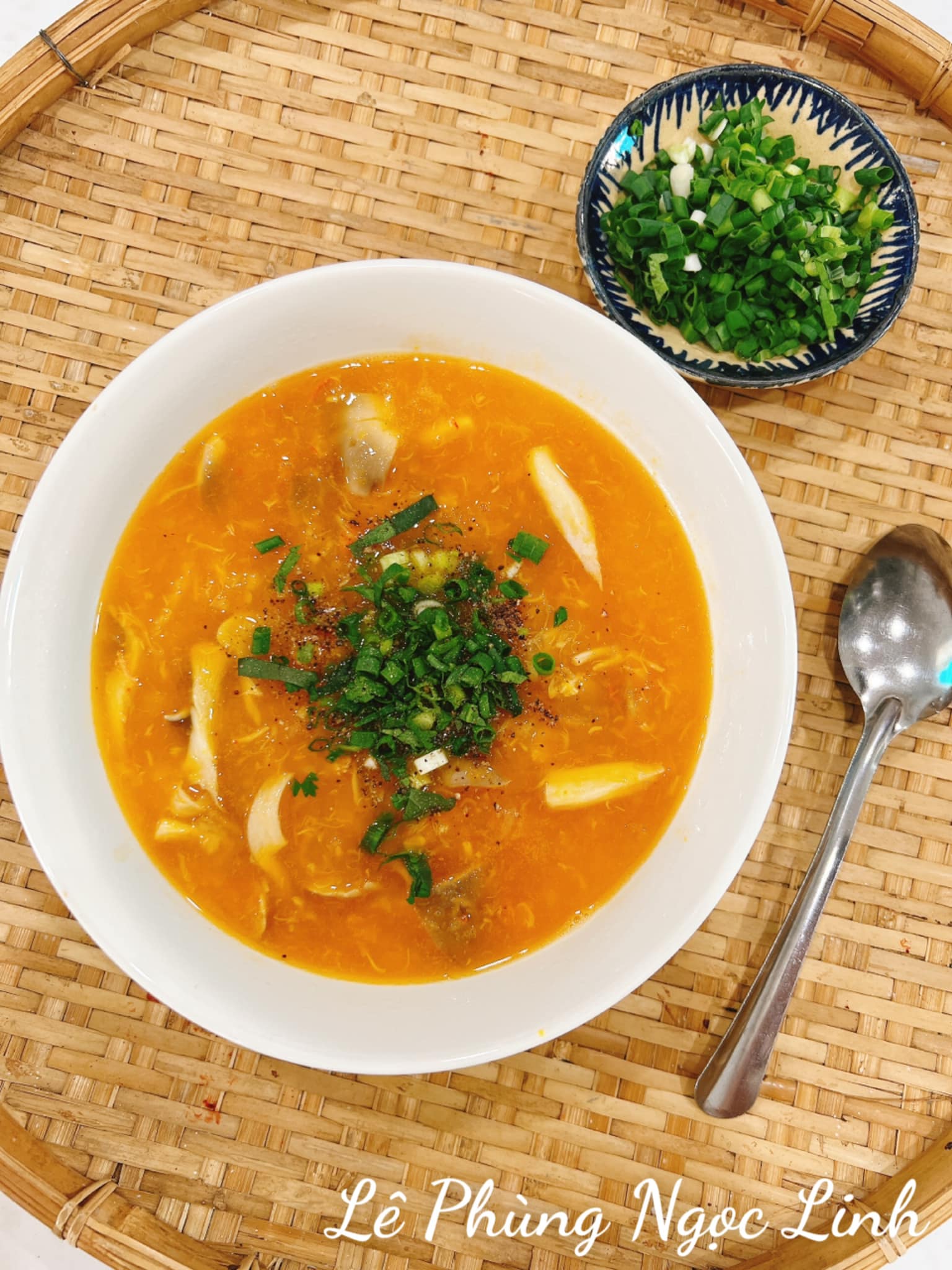 Lạ miệng với súp bí đỏ khoai mỳ thơm ngon - Ảnh 3. Lạ miệng với súp bí đỏ khoai mỳ thơm ngon - Ảnh 3.