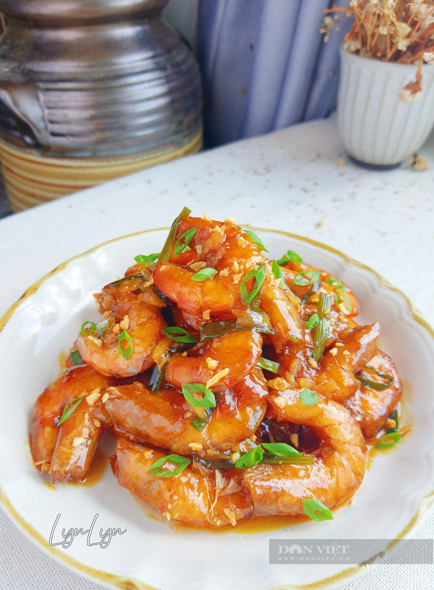 Làm món tôm rang me, thêm bước này sẽ giòn ngon hơn - Ảnh 1.