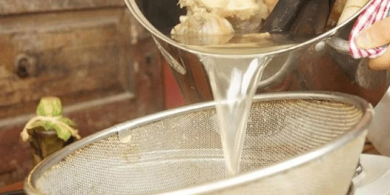 Mẹo xử lý nước hầm xương bị đục đơn giản mà cực hiệu quả, nhiều chị em chưa biết - Ảnh 3. Mẹo xử lý nước hầm xương bị đục đơn giản mà cực hiệu quả, nhiều chị em chưa biết - Ảnh 3.