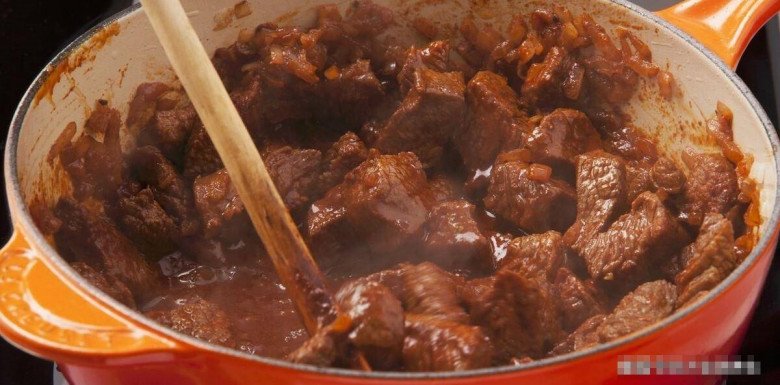 Hầm thịt bò hay bị dai, nhớ những mẹo đơn giản này, thịt mềm ngon, người yếu răng cũng ăn được - Ảnh 1.