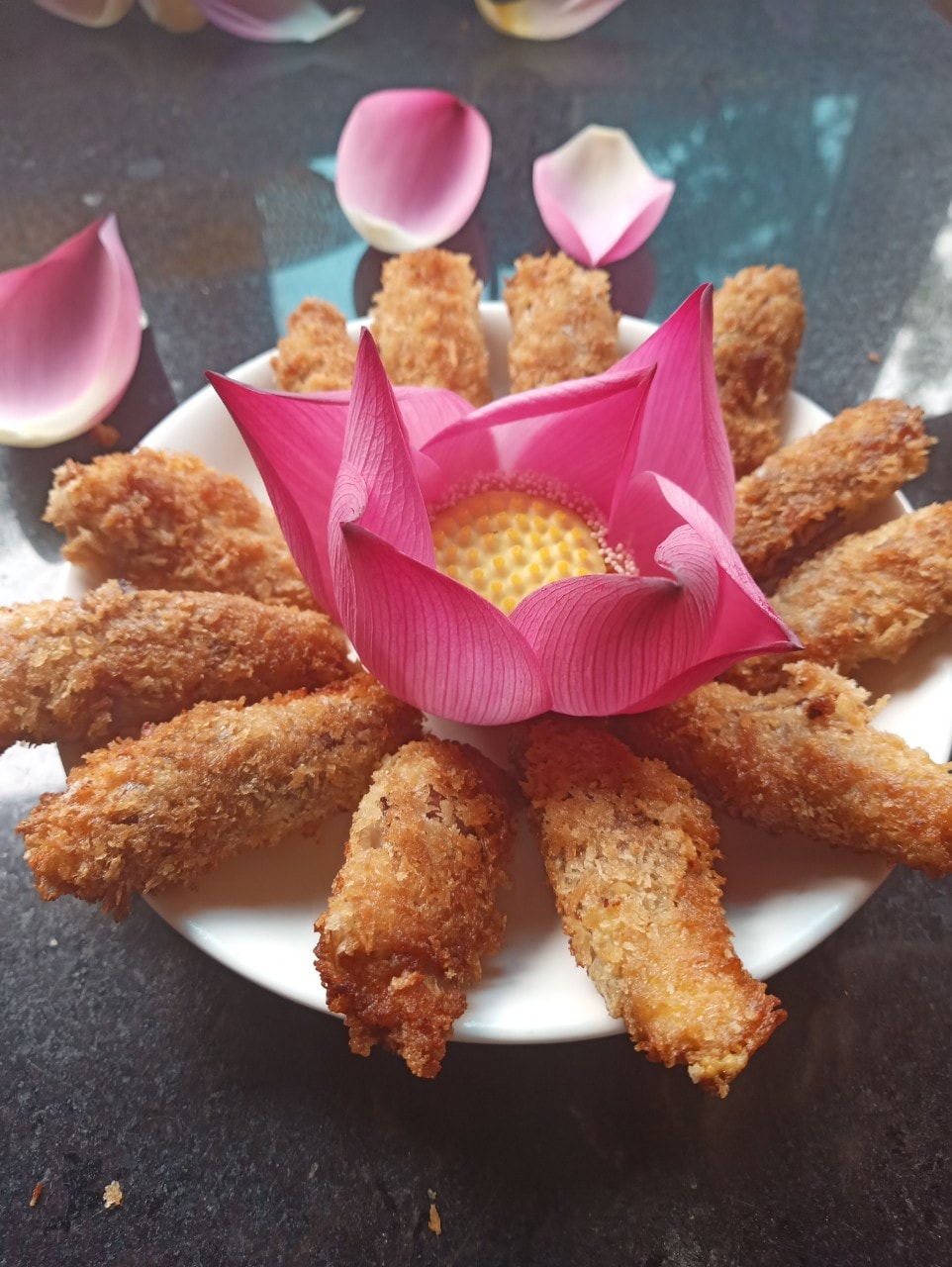 Để món chả sen chiên xù giữ được hương vị tự nhiên, tuyệt đối đừng cho các gia vị này - Ảnh 1. Để món chả sen chiên xù giữ được hương vị tự nhiên, tuyệt đối đừng cho các gia vị này - Ảnh 1.