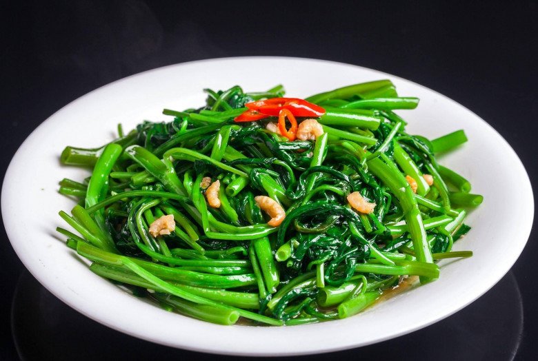 Xào rau muống, lúc chần cho thêm vài giọt này, rau xanh mướt lại giòn ngon - Ảnh 3. Xào rau muống, lúc chần cho thêm vài giọt này, rau xanh mướt lại giòn ngon - Ảnh 3.