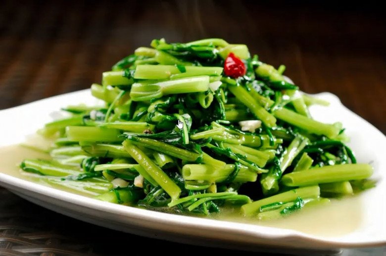 Xào rau muống, lúc chần cho thêm vài giọt này, rau xanh mướt lại giòn ngon - Ảnh 4. Xào rau muống, lúc chần cho thêm vài giọt này, rau xanh mướt lại giòn ngon - Ảnh 4.