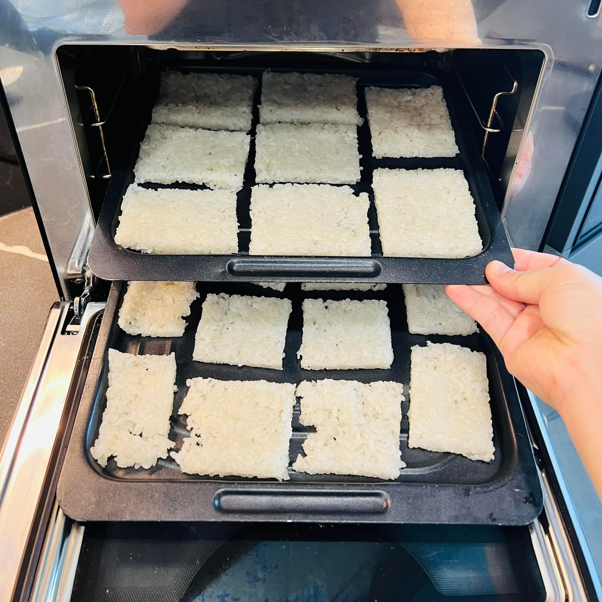 Tự làm cơm cháy chà bông ngon tuyệt tại nhà - Ảnh 4.