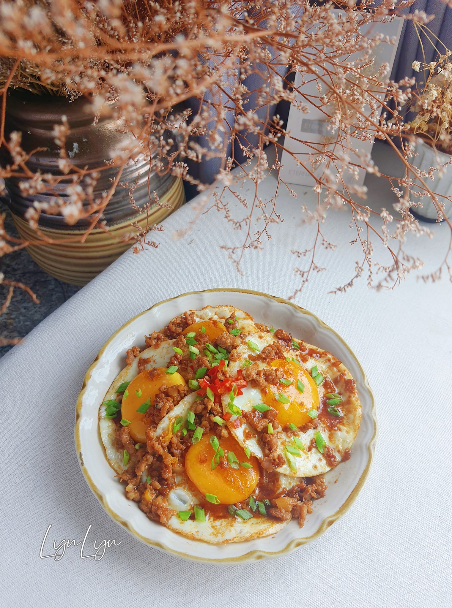 Trứng ốp la làm thêm bước này sẽ có món ăn ngon tuyệt - Ảnh 2. Trứng ốp la làm thêm bước này sẽ có món ăn ngon tuyệt - Ảnh 2.