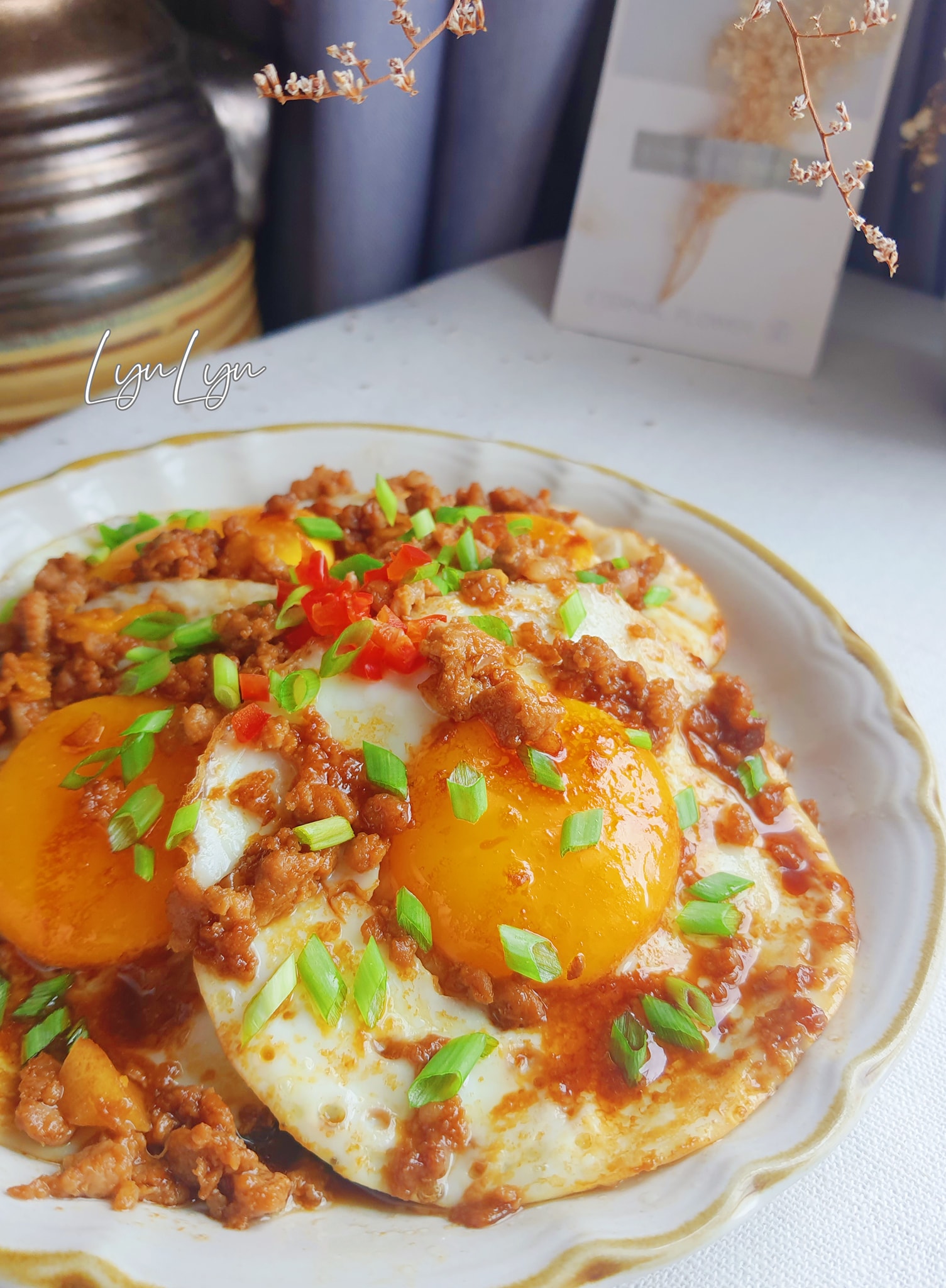 Trứng ốp la làm thêm bước này sẽ có món ăn ngon tuyệt - Ảnh 3. Trứng ốp la làm thêm bước này sẽ có món ăn ngon tuyệt - Ảnh 3.