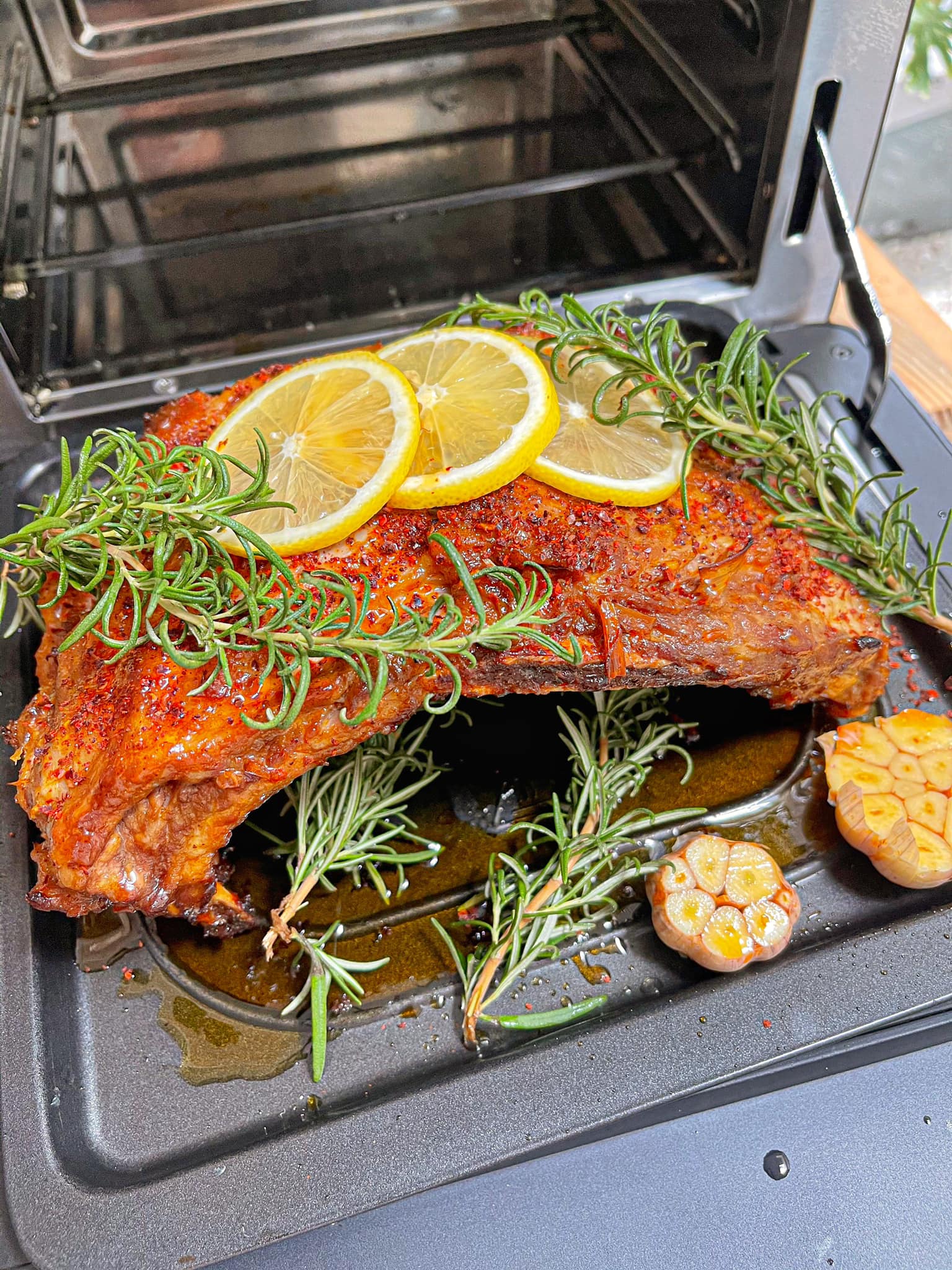 Bí quyết ướp gia vị để sườn nướng tảng dậy mùi thơm bằng nồi chiên không dầu - Ảnh 2.