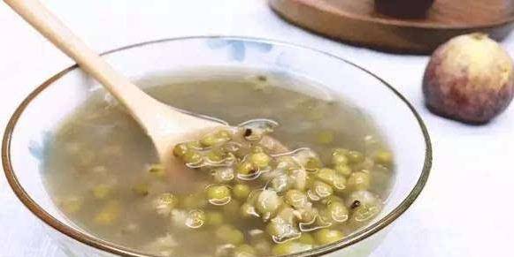 Nấu chè đậu xanh cho ngay vào nồi nước là sai lầm, thêm bước này chỉ cần 10 phút đậu mềm tơi - Ảnh 1. Nấu chè đậu xanh cho ngay vào nồi nước là sai lầm, thêm bước này chỉ cần 10 phút đậu mềm tơi - Ảnh 1.